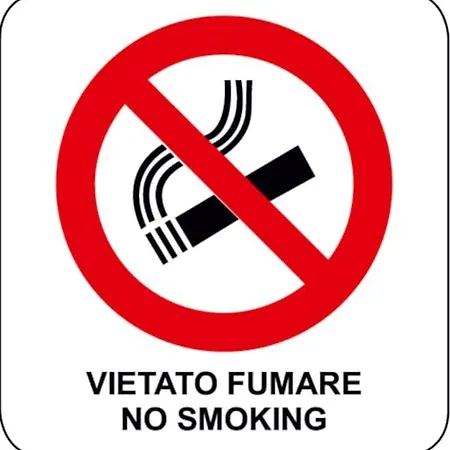 아파트 Finestre Verdi Con Parcheggio 론치데이레기오나리