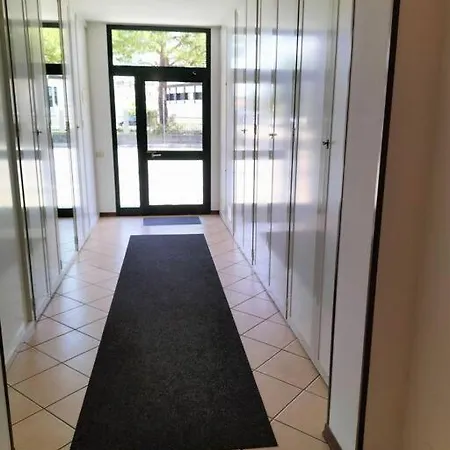 Finestre Verdi Con Parcheggio *