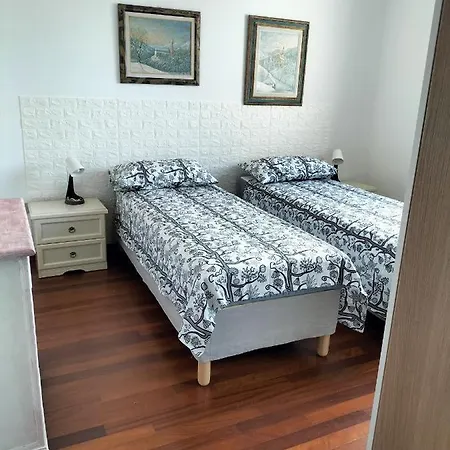 아파트 Finestre Verdi Con Parcheggio 론치데이레기오나리